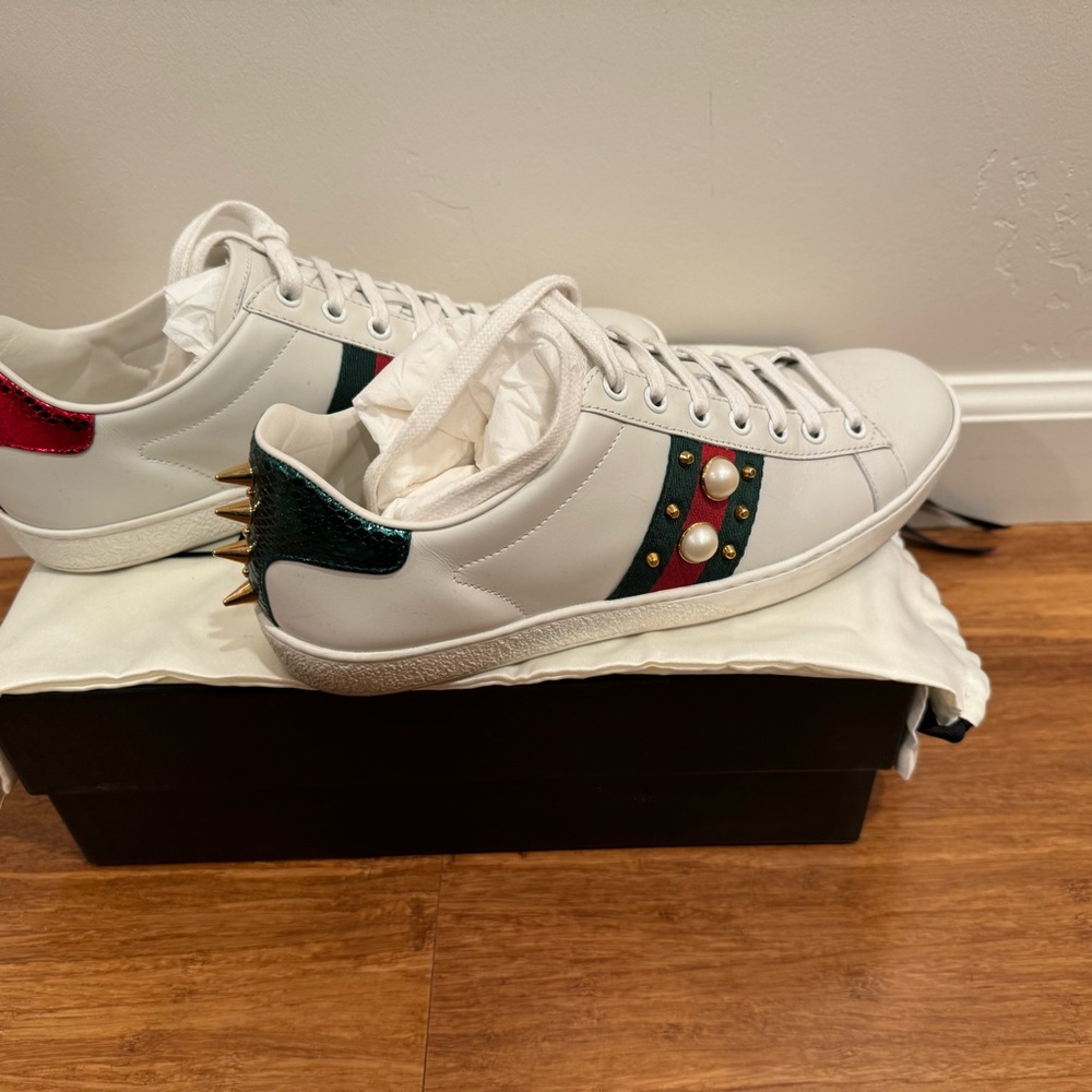 Gucci Studded Pearl woman’s sneakers